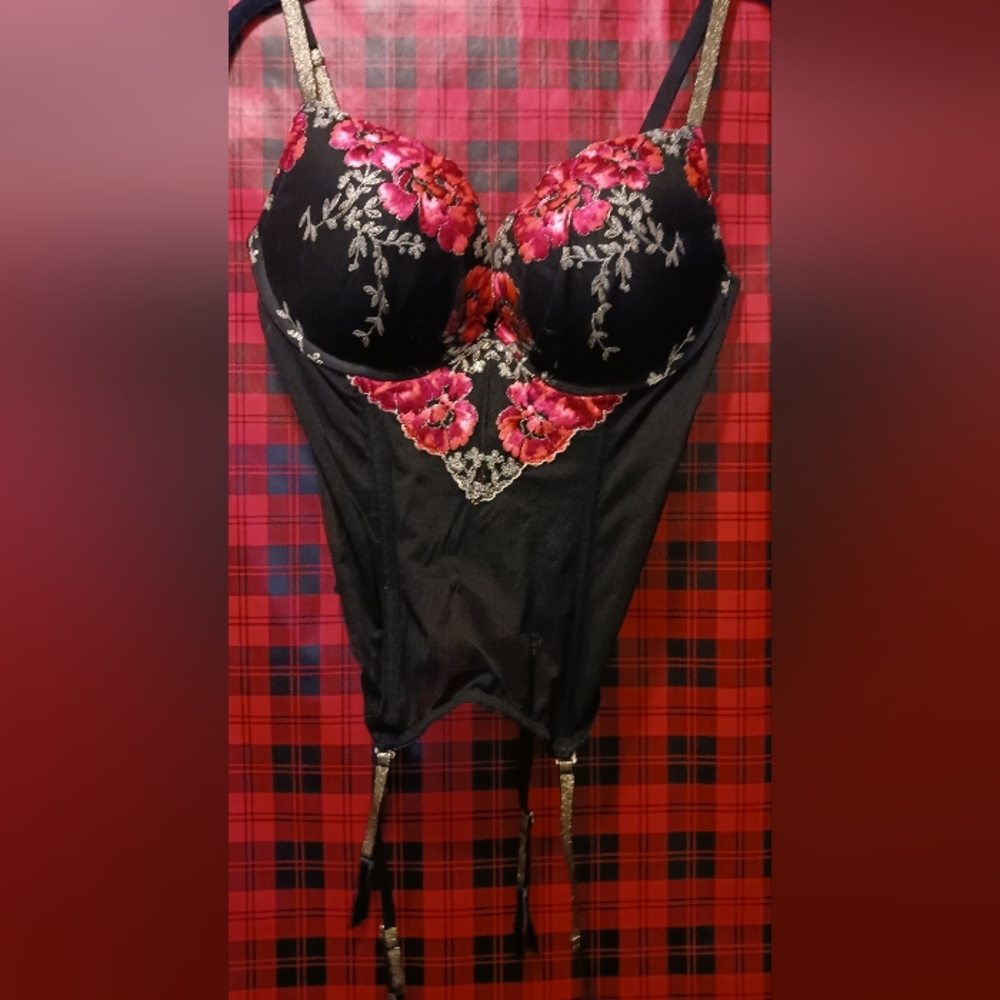 Never worn Victoria Secret corset size 36D